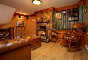Fagin’s Den - Dickensian themed holiday cottage